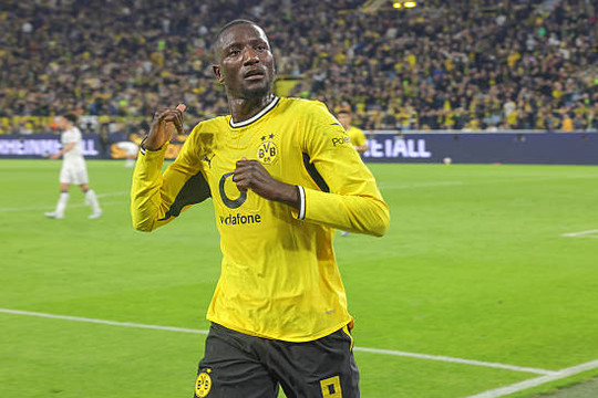 Barcelona liên hệ chiêu mộ chân sút Serhou Guirassy của Dortmund nhằm nâng cấp hàng công