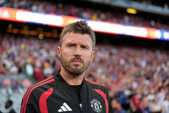 HLV Michael Carrick tái thiết tuyến giữa MU bằng loạt tân binh chất lượng tại Ngoại hạng Anh