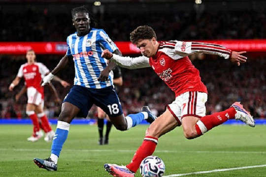Tân binh Christos Tzolis bùng nổ ấn tượng, Arsenal thắng giòn giã Coventry 3-0 tại Emirates