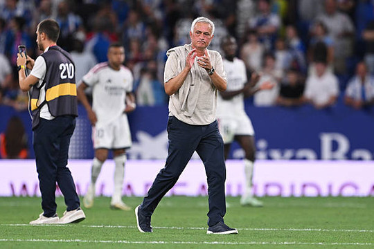 Mourinho thừa nhận Espanyol chơi kiên cường sau chiến thắng kịch tính 2-1 của Real Madrid