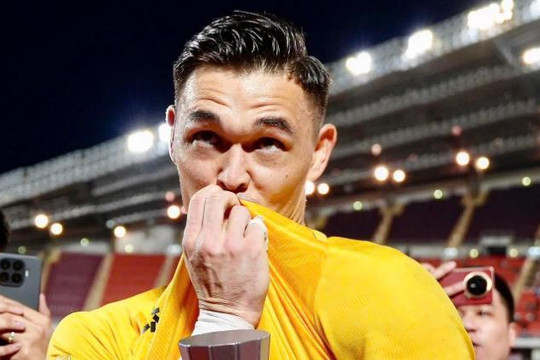 HLV Kim Sang-sik ca ngợi Patrik Lê Giang sau chiến thắng 2-0 của Việt Nam tại Rajamangala