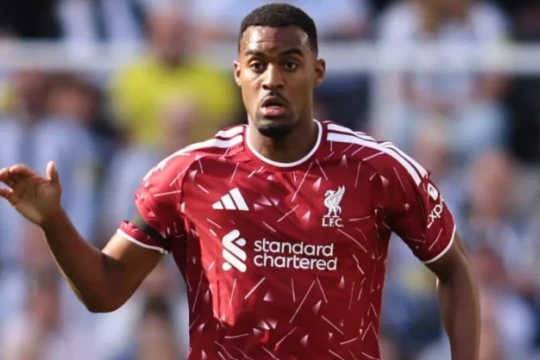 Canh bạc vị trí số 6 của HLV Andoni Iraola: Thách thức chiến thuật lớn của Liverpool