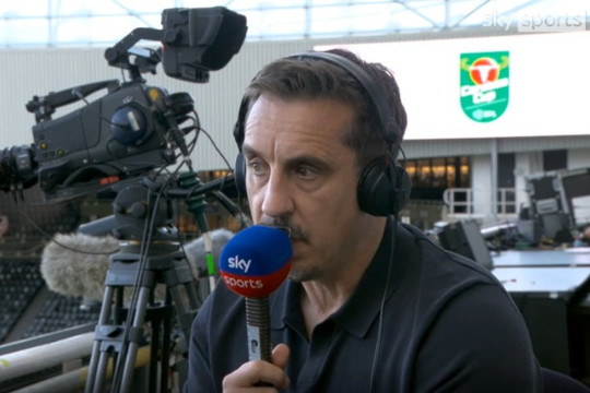 Gary Neville yêu cầu Man Utd bổ sung gấp hai hậu vệ sau trận thua sốc 0-2 trước Hull City