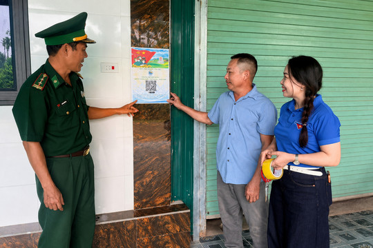 Khi người lính quân hàm xanh mang "sóng số" lên biên giới