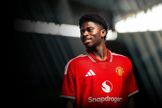Manchester United chiêu mộ Carlos Baleba nhằm giải bài toán tuyến giữa suốt 20 năm qua