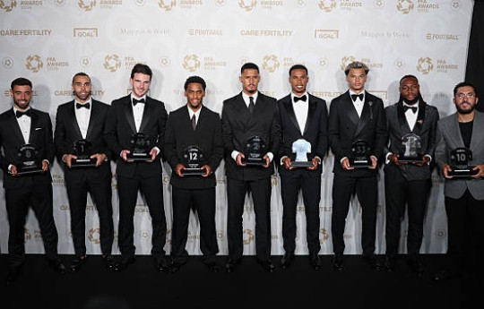Arsenal áp đảo đội hình tiêu biểu PFA Ngoại hạng Anh 2026 cùng kỷ lục Bruno Fernandes