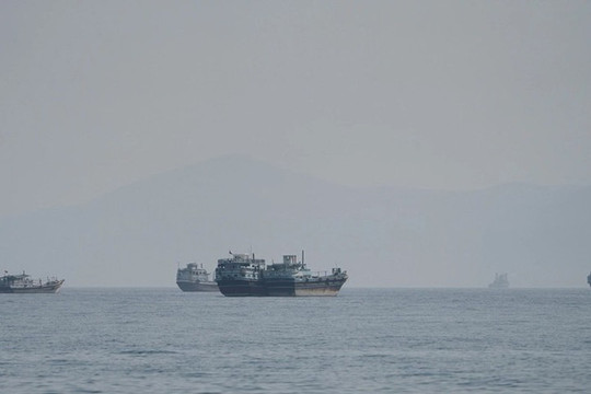 Iran lên "danh sách đen" tàu bị cấm qua eo biển Hormuz