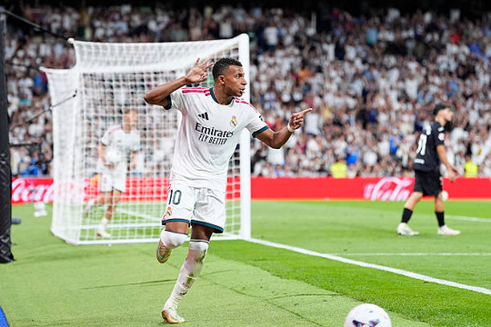 Kylian Mbappe lập cú hat-trick đẳng cấp giúp Real Madrid vùi dập Real Sociedad với tỷ số 4-1