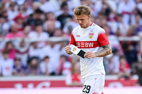 Manchester United nhắm trung vệ 50 triệu euro Finn Jeltsch của Stuttgart để gia cố hàng thủ