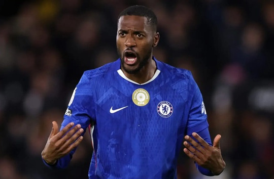 Man Utd nhắm bộ đôi của Chelsea nhằm giải quyết cơn khủng hoảng nhân sự nơi hàng phòng ngự