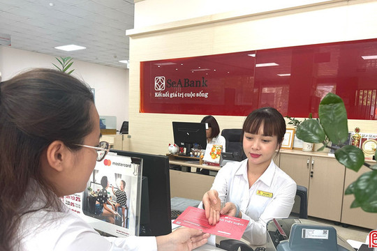 Đa dạng sản phẩm, ngân hàng vào cuộc đua "hút" vốn huy động