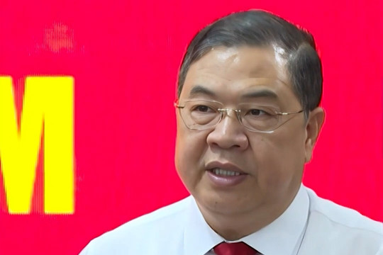 Mỗi tấm Huy hiệu Đảng thành một "địa chỉ đỏ" giáo dục truyền thống cách mạng