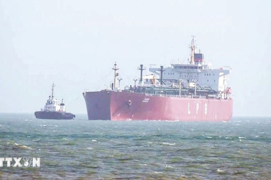 Xuất khẩu dầu mỏ của Iran qua eo biển Hormuz gần như đình trệ