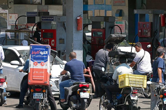 Iran kêu gọi người dân tiết kiệm xăng