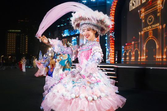 Bảo Ngọc xuất sắc xếp thứ 2 phần thi Dance Of The World trước thềm chung kết Miss World 73