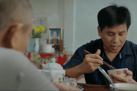 Diễn biến phim Phù Sa tập 10: Chơn nổi ghen khi thấy Nghiệm ôm Phù Sa lúc đi thực địa