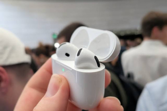 Apple lộ diện tai nghe AirPods Ultra trang bị camera nhận diện vật thể Visual Intelligence