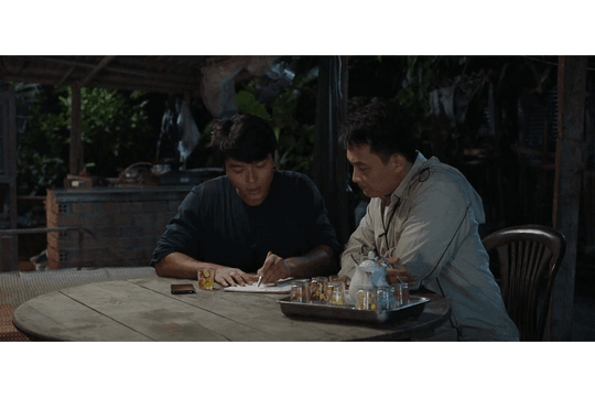 Phim Phù sa tập 12: Thuận và Chơn phát hiện dấu hiệu bất thường tại dự án nạo vét ven sông