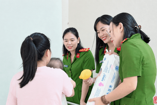 Tình mẫu tử sau song sắt - Động lực hoàn lương