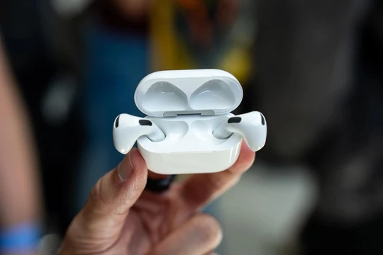 Apple trình làng tai nghe AirPods 5 với bước tiến lớn về trí tuệ nhân tạo và dịch thuật