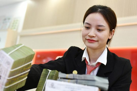 Lãi suất ngân hàng ngày 15/9/2026: Tiền gửi kỳ hạn 12 tháng niêm yết cao nhất ở 7,8%/năm