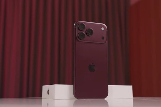 Mở hộp iPhone 18 Pro Max đỏ Burgundy tại Việt Nam: Loạt nâng cấp và điểm trừ thực tế