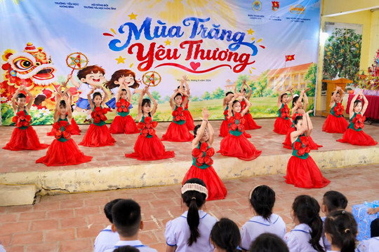 Mùa trăng yêu thương