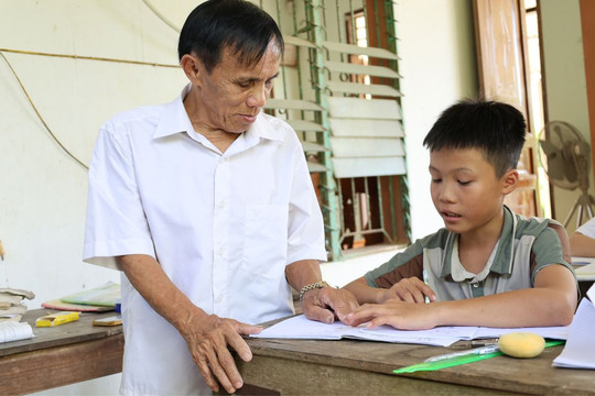 Ông giáo làng tâm huyết với phong trào khuyến học