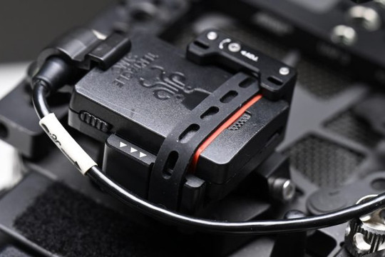 Đánh giá ngàm kẹp Bright Tangerine Universal Timecode Mount đa năng dành cho máy quay phim