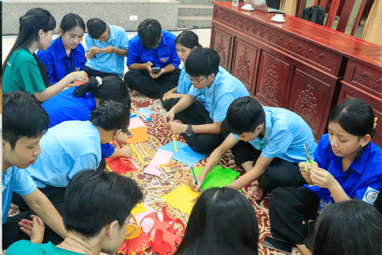 Trao gửi yêu thương, thắp sáng nụ cười