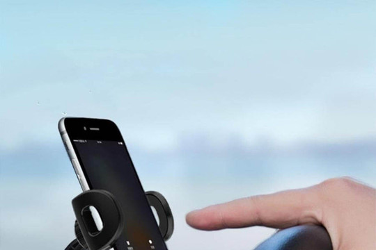 Rung chấn cơ học và nhiệt độ cao từ giá đỡ ô tô âm thầm tàn phá camera cùng pin iPhone
