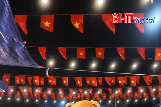 Phía trong hội chợ trung thu tại phố đi bộ Elite Presidence Hà Tĩnh có gì?