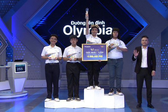 Nam sinh Đoàn Trung Dũng xuất sắc mang vòng nguyệt quế Đường lên đỉnh Olympia về Quảng Ngãi