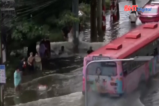 Bangkok ban bố tình trạng khẩn cấp do ngập lụt diện rộng