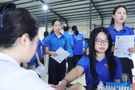 Ngày hội tình nguyện Trường Đại học Hà Tĩnh tiếp nhận 130 đơn vị máu