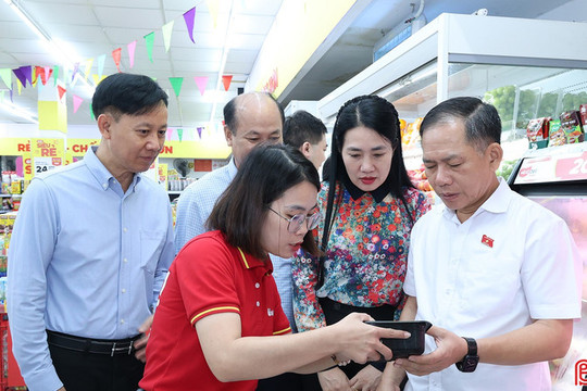 Đoàn ĐBQH Hà Tĩnh khảo sát an toàn thực phẩm tại một số cơ sở sản xuất, kinh doanh
