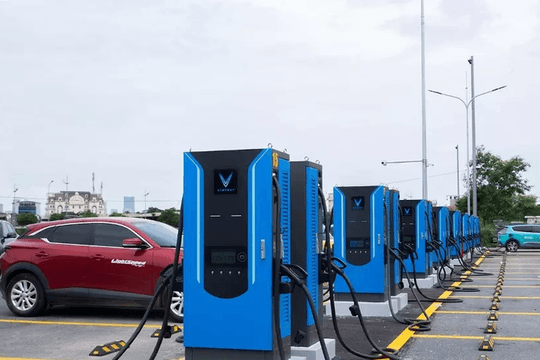Bộ Công Thương: Doanh nghiệp không bắt buộc mở trạm sạc cho hãng xe khác