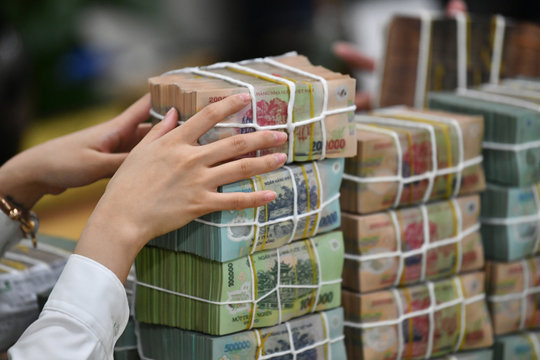 Lãi suất tiền gửi bình quân lên 6,38%/năm, tín dụng toàn hệ thống đạt 20,75 triệu tỷ đồng