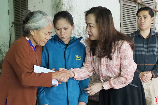 Chương trình Vòng tay nhân ái BHT trao gần 165 triệu đồng cho 2 hoàn cảnh khó khăn