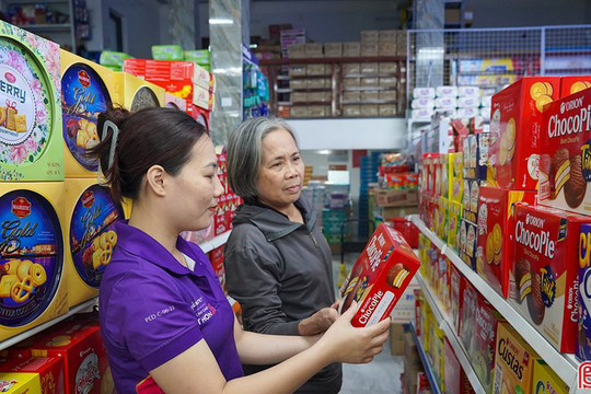 Thị trường bán lẻ đổi thay, tiệm tạp hóa truyền thống tìm hướng thích ứng