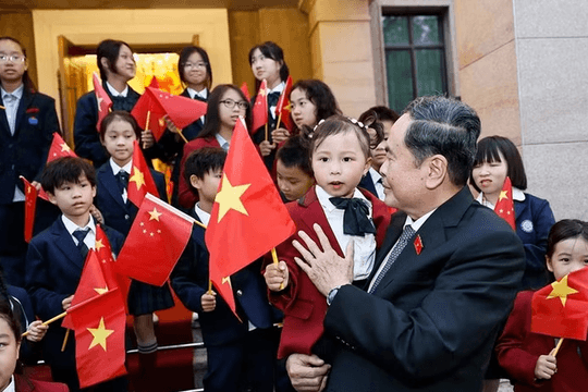 Chủ tịch Quốc hội Trần Thanh Mẫn gặp gỡ cộng đồng kiều bào tại Trung Quốc