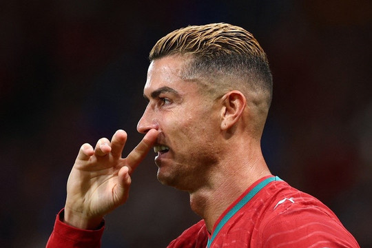 Báo chí Bồ Đào Nha quay lưng với Ronaldo