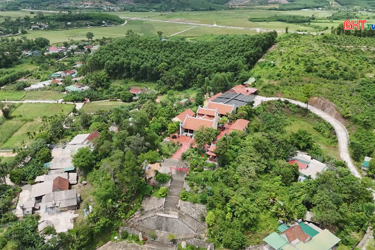 Về với ngôi chùa bên dòng sông Ngàn Sâu
