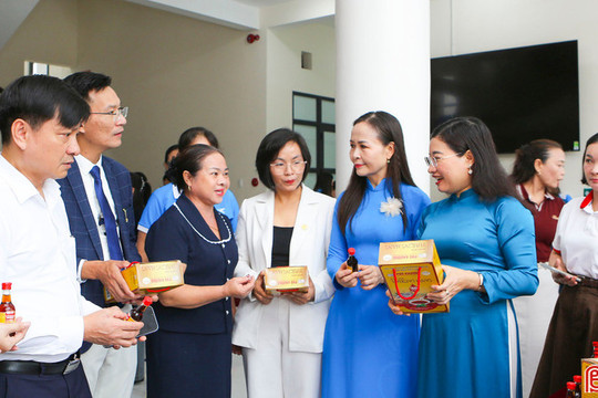 Sôi nổi diễn đàn "Tháng nghe phụ nữ nói" tại Hà Tĩnh