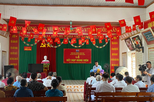 Hà Tĩnh: Tạo nguồn đảng viên trẻ từ thôn, tổ dân phố