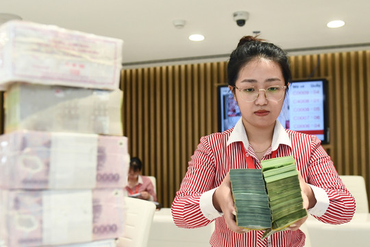 Lãi suất ngân hàng ngày 15/10/2026: Nhiều nhà băng cộng thêm lãi suất tới mức 8,25%/năm