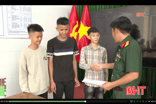 Khi người trẻ chọn màu áo lính