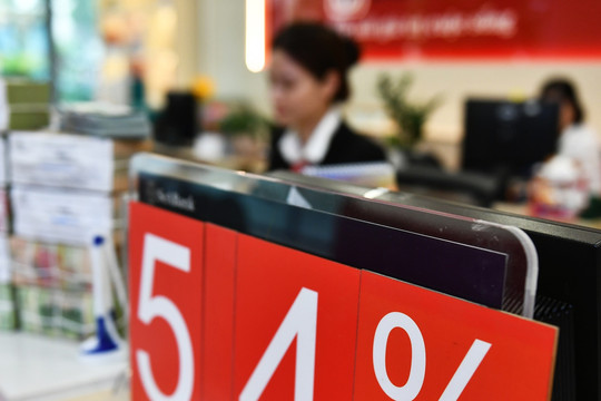 Lãi suất tiết kiệm ngày 23/10/2026: PGBank và Saigonbank giảm 0,5 điểm phần trăm ở nhiều kỳ hạn