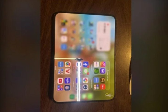 Sự cố nứt màn hình gập trên iPhone Duo chỉ sau 3 giờ mở hộp và nghi vấn lỗi cơ cấu bản lề