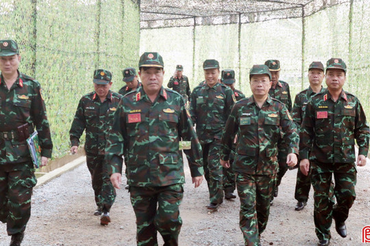 Phó Tổng Tham mưu trưởng QĐND Việt Nam kiểm tra diễn tập Khu vực phòng thủ tỉnh Hà Tĩnh